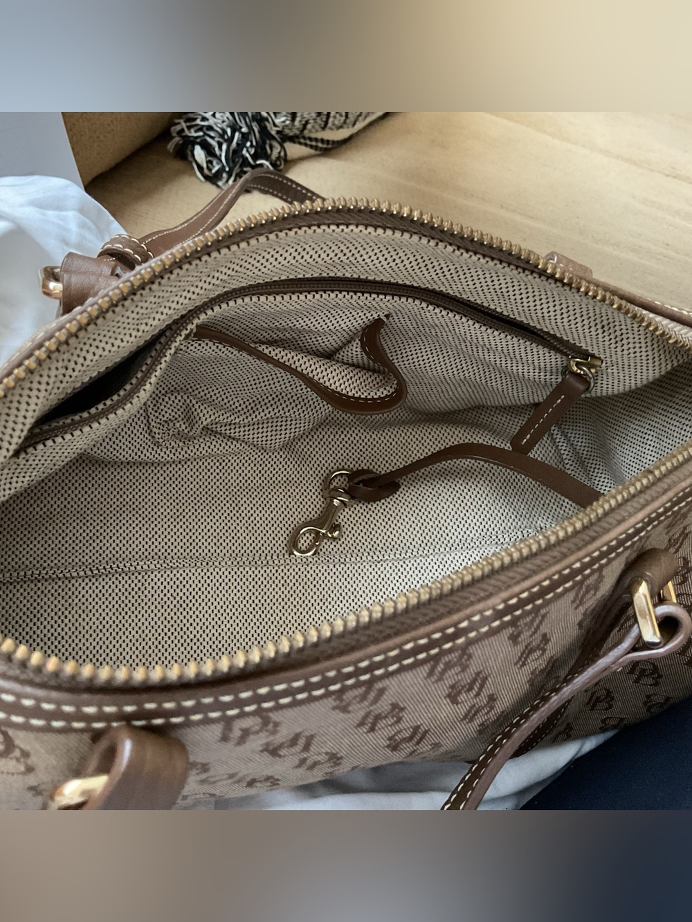 VINTAGE DOONEY & BOURKE BARREL BAG - Picture 11 of 16